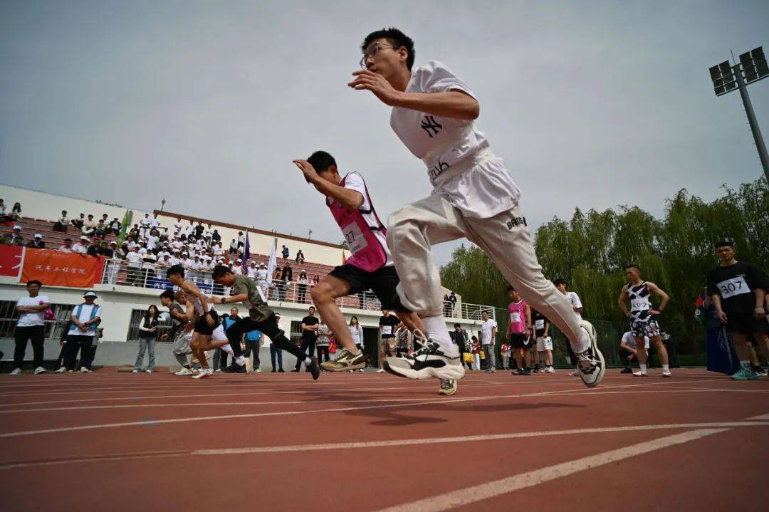 MK体育-湖北队团结协作，成功击败强敌夺得胜利