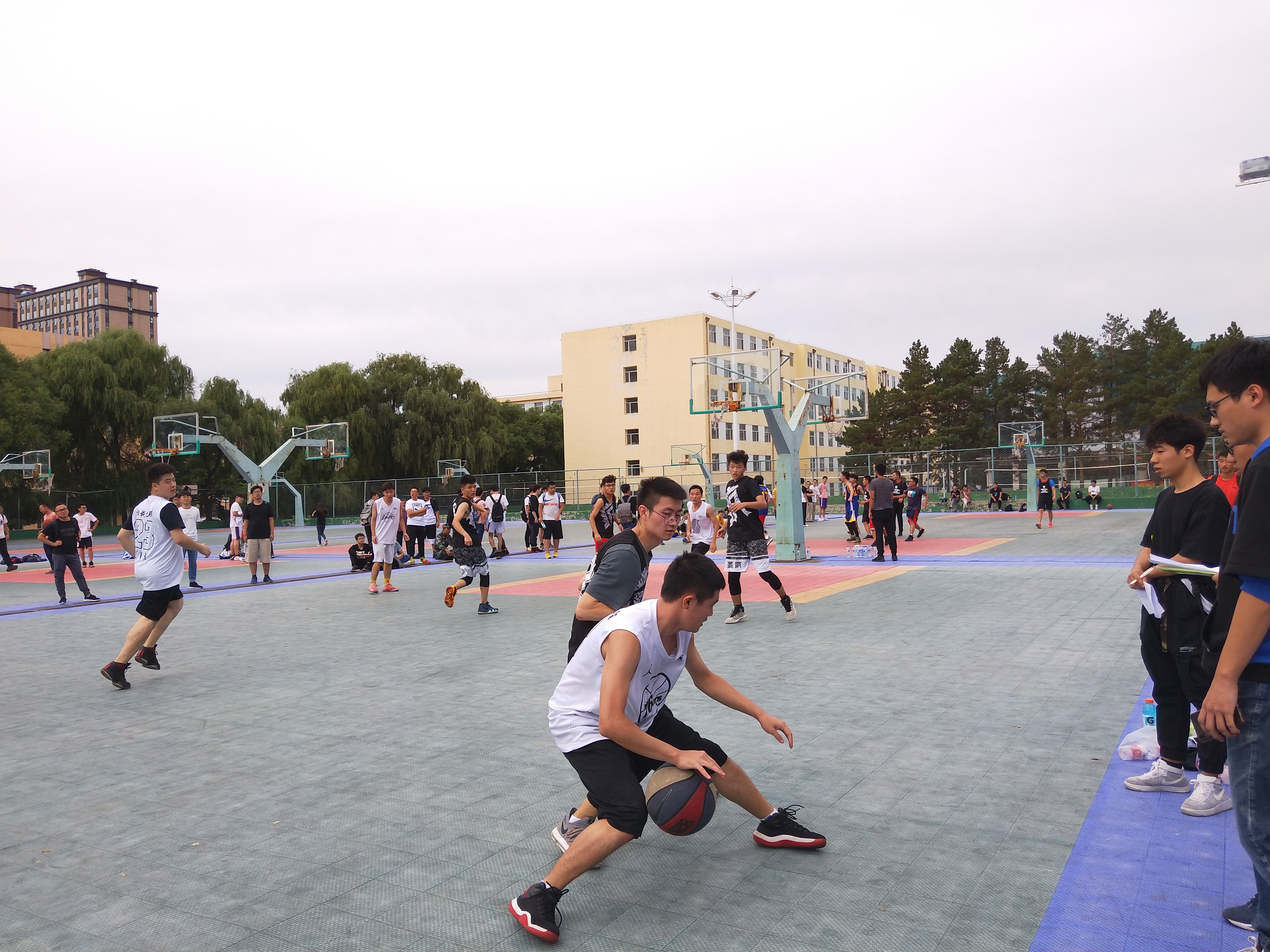 籃球名星集結隼風，饕餮競爭坎坷成長